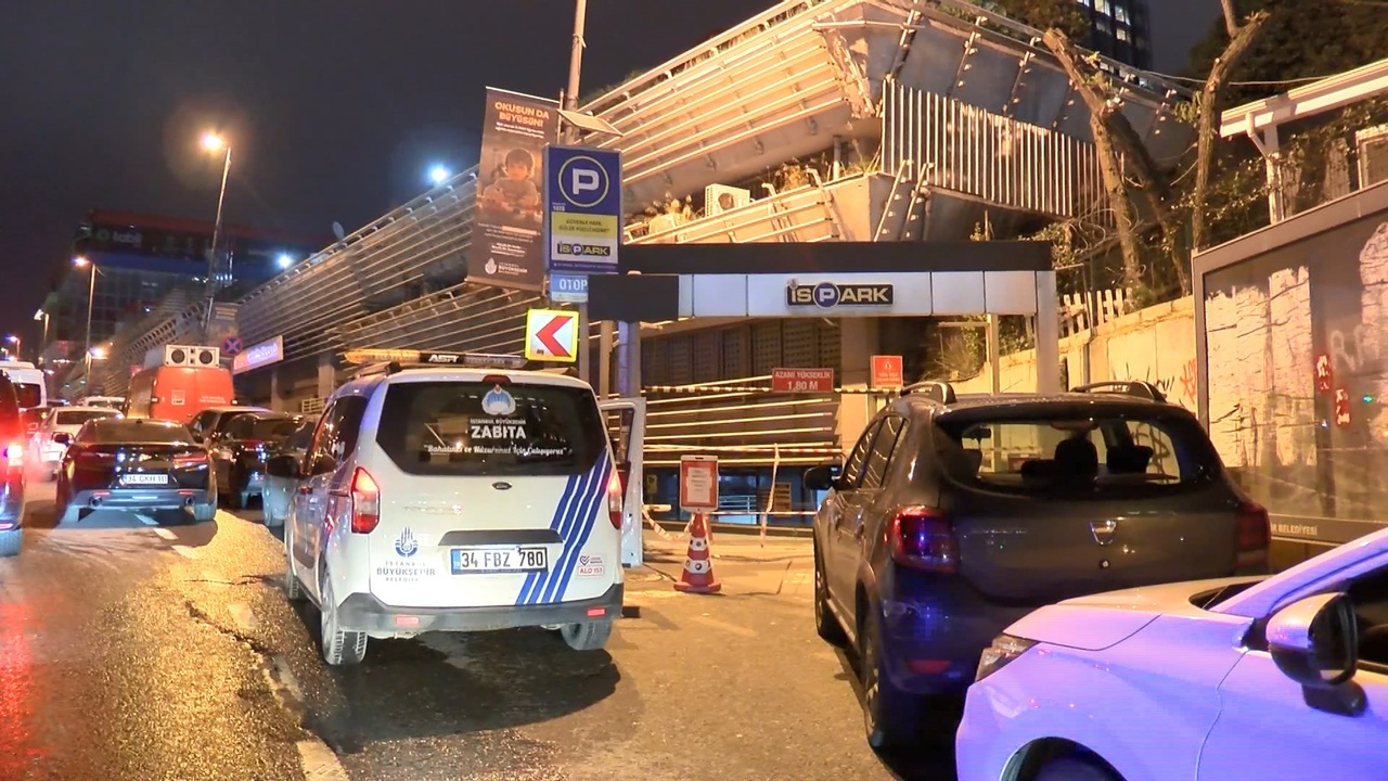 Beyoğlu'ndaki İSPARK Otoparkı Çatlaklar Nedeniyle Kapatıldı