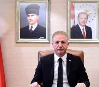 İstanbul Valisi zehirlenen öğrenciler için İBB'yi suçladı