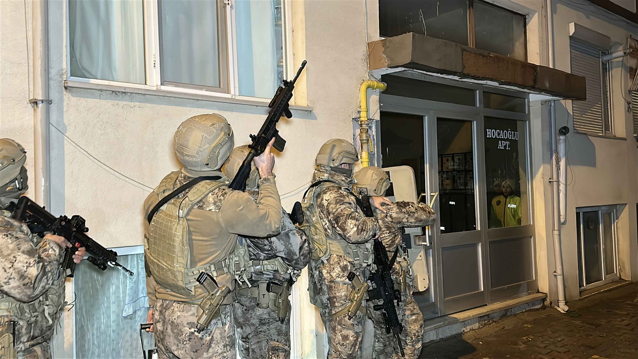 Sosyal Medyada Silah Paylaşımı Yapan Şüphelilere Edirne'de Operasyon Düzenlendi