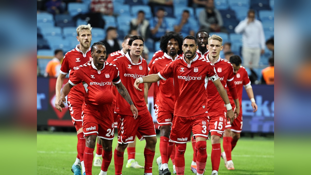 Sivasspor Tarihi Başarıya İmza Attı