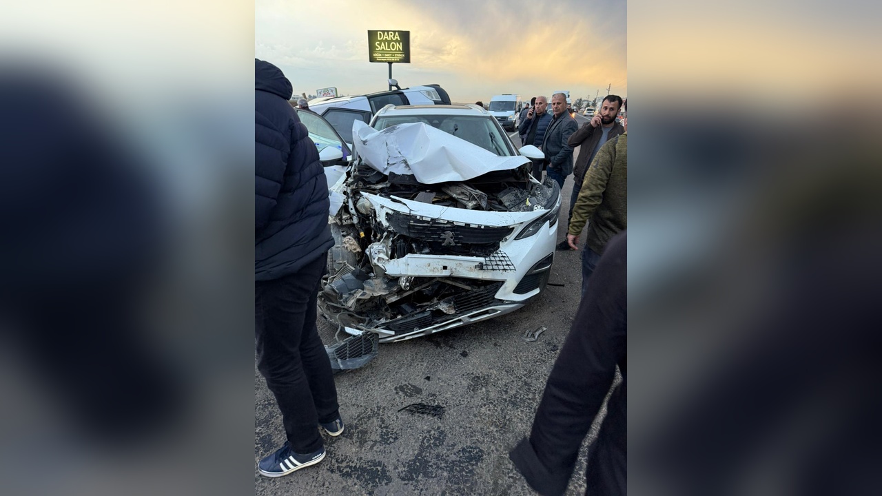 Mardin'de Trafik Kazası: 11 Kişi Yaralandı
