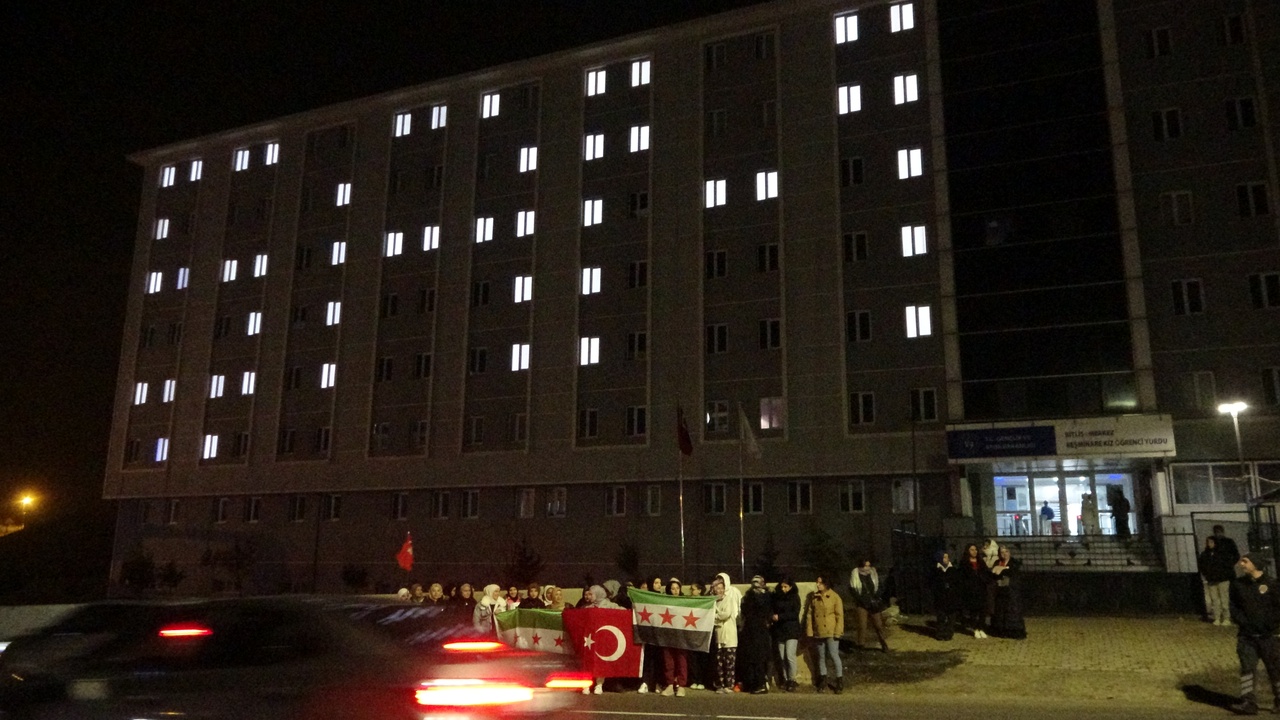 Suriyeli Öğrencilerden Işıklı Kutlama Etkinliği