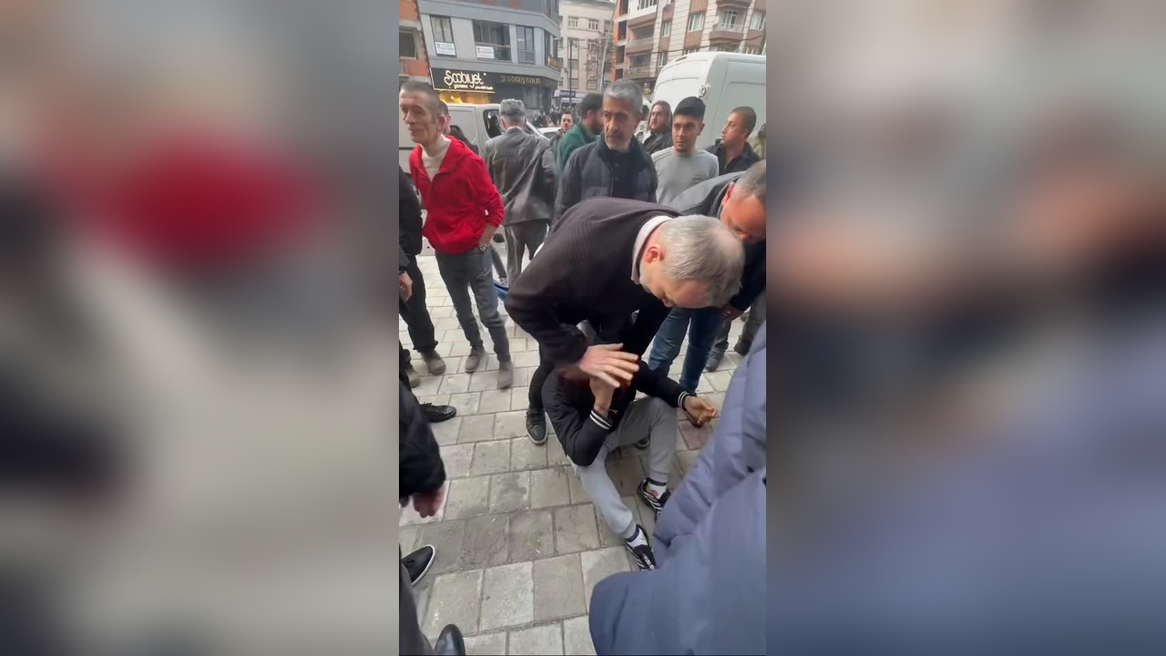 Zeytinburnu'nda Cep Telefonu Hırsızlığı: Şüpheli Vatandaşlar Tarafından Ele Geçirildi