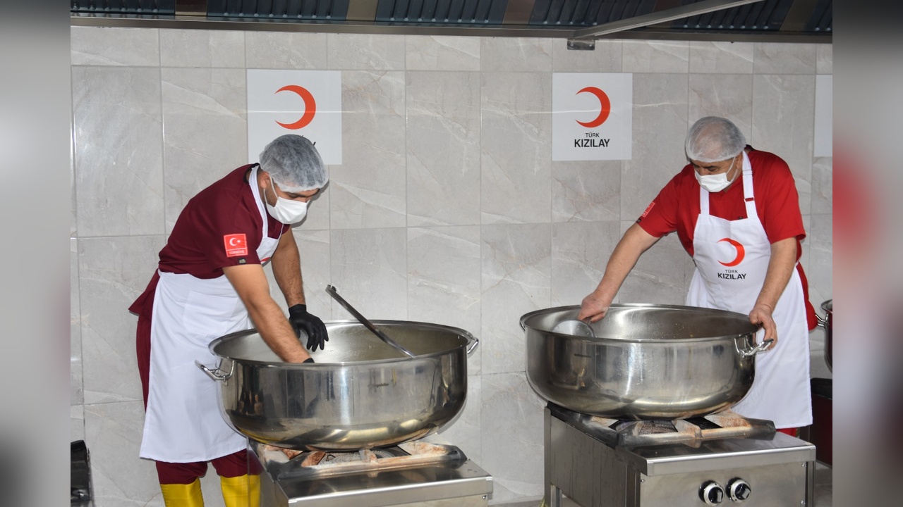 Türk Kızılay, Günde 1 Milyon Kişiye Yemek Hizmeti Sunabiliyor
