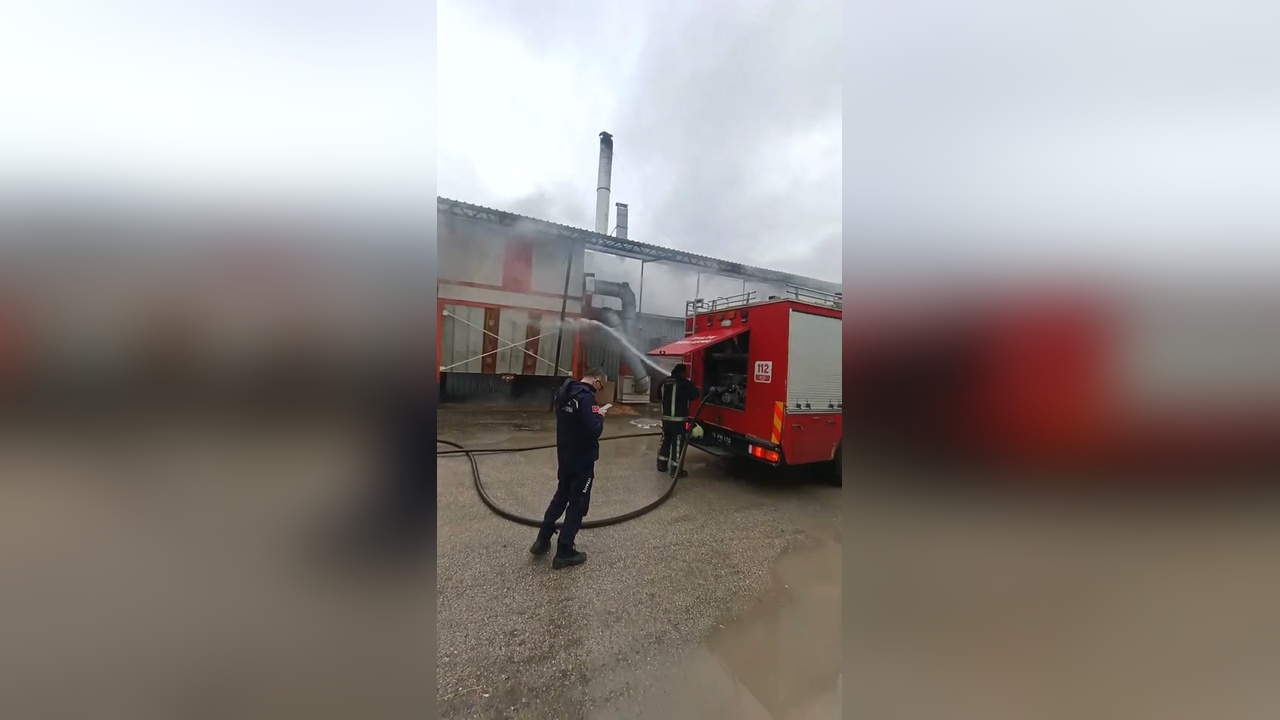 Mobilya İmalathanesindeki Yangın Hızla Kontrol Altına Alındı