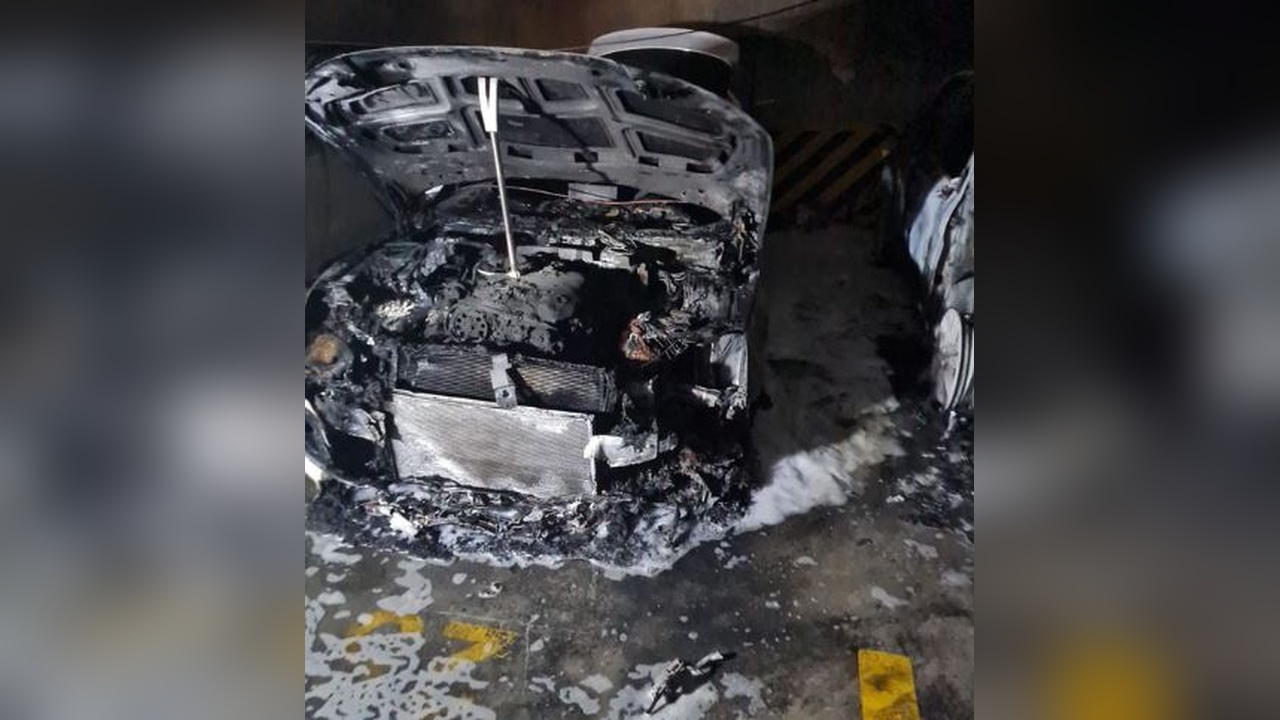 Ankara'daki Otopark Yangınında Beş Araç Zarar Gördü