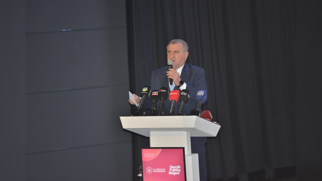Bakan Bak'tan Gençlere İyilik Çağrısı