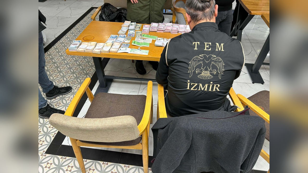FETÖ'ye Yönelik İzmir Operasyonunda 21 Kişi Tutuklandı