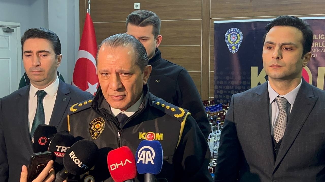 İstanbul Emniyeti'nden Kaçak Alkol Operasyonu: 17 Ton Ele Geçirildi