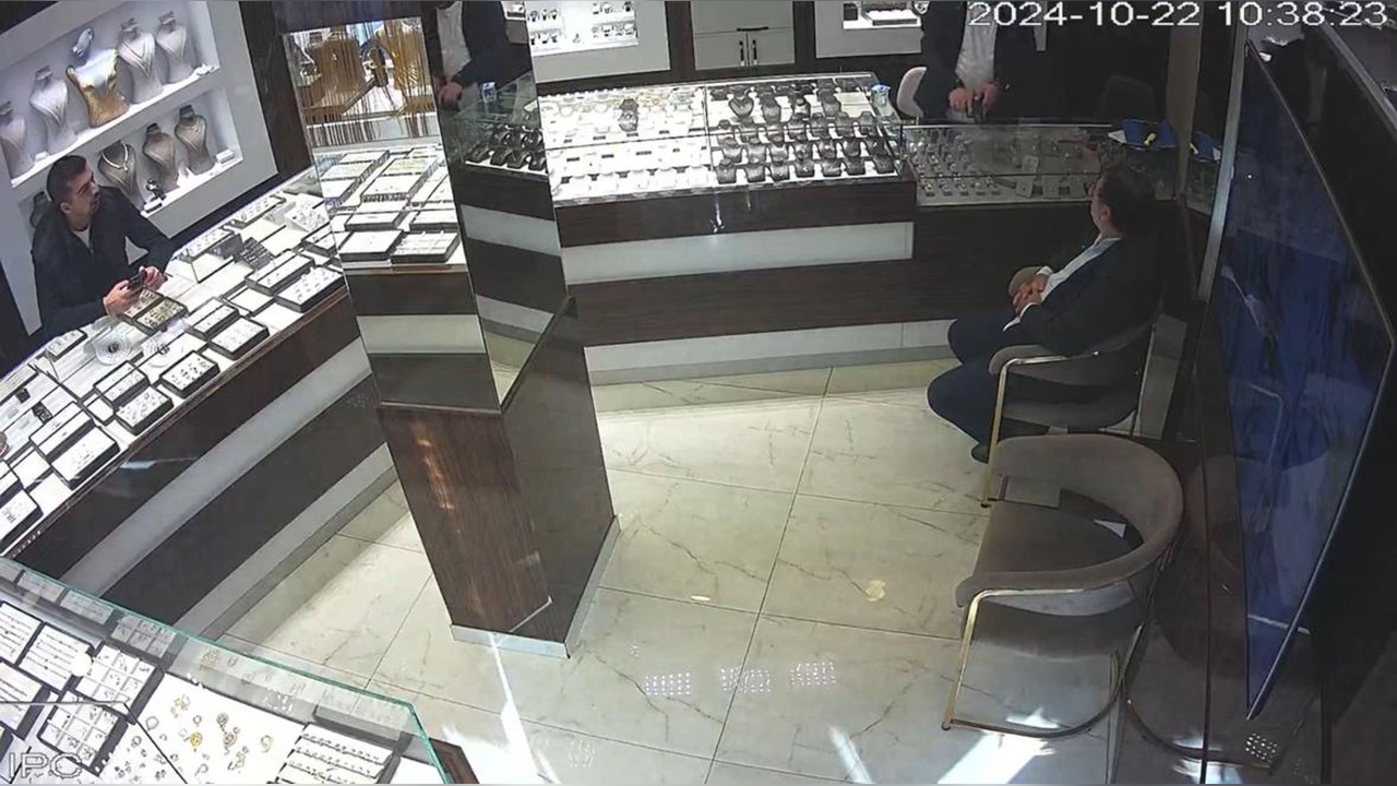 Eyüpsultan'da Kuyumcu Müşterisini Silahla Yaraladı