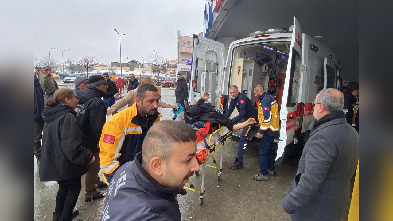 Erzincan'da Yolcu Otobüsü Şarampole Düştü: 31 Kişi Yaralandı