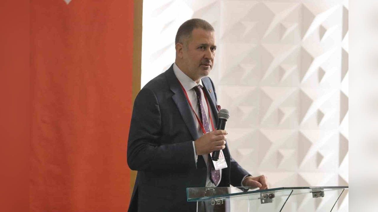 Karşıyaka'da Yönetim Krizi: Başkan Ergüllü Açıklamalarda Bulundu