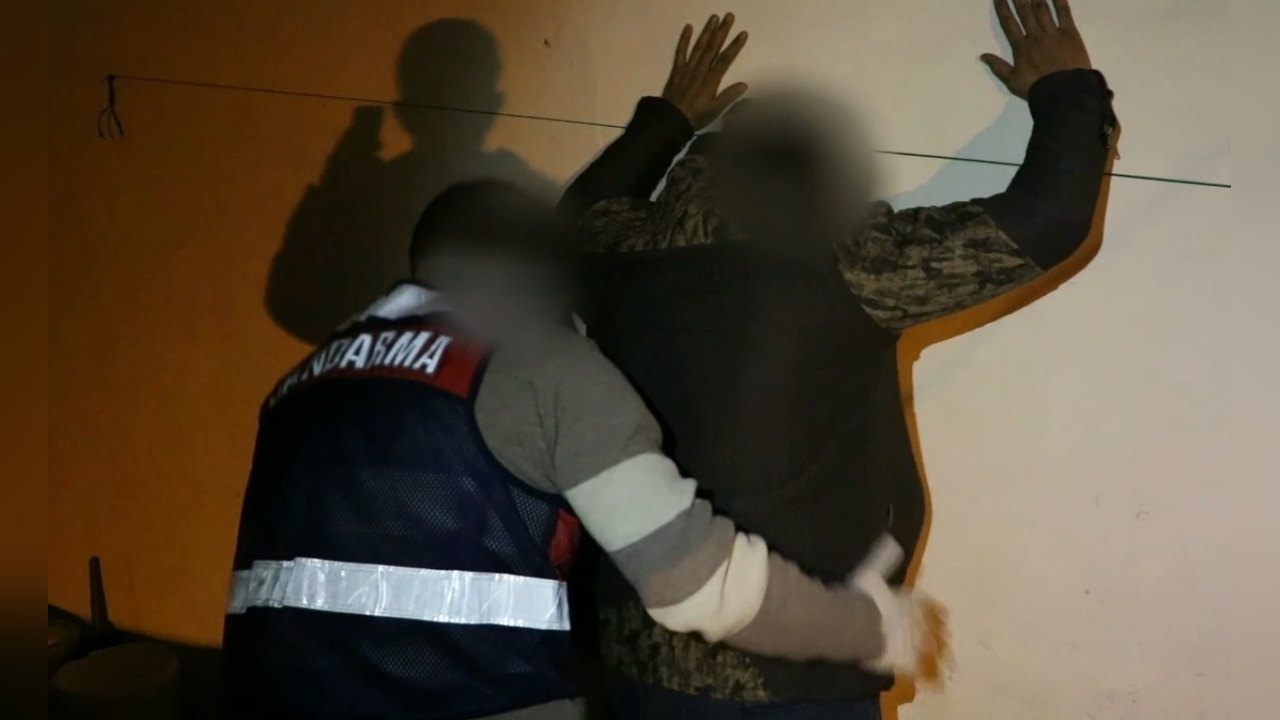 Mersin'de Tefecilikle Mücadele Operasyonu: Üç Kişi Tutuklandı