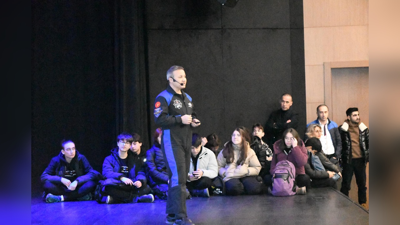 Alper Gezeravcı, Çanakkale'deki Öğrencilerle Etkileşimde Bulundu