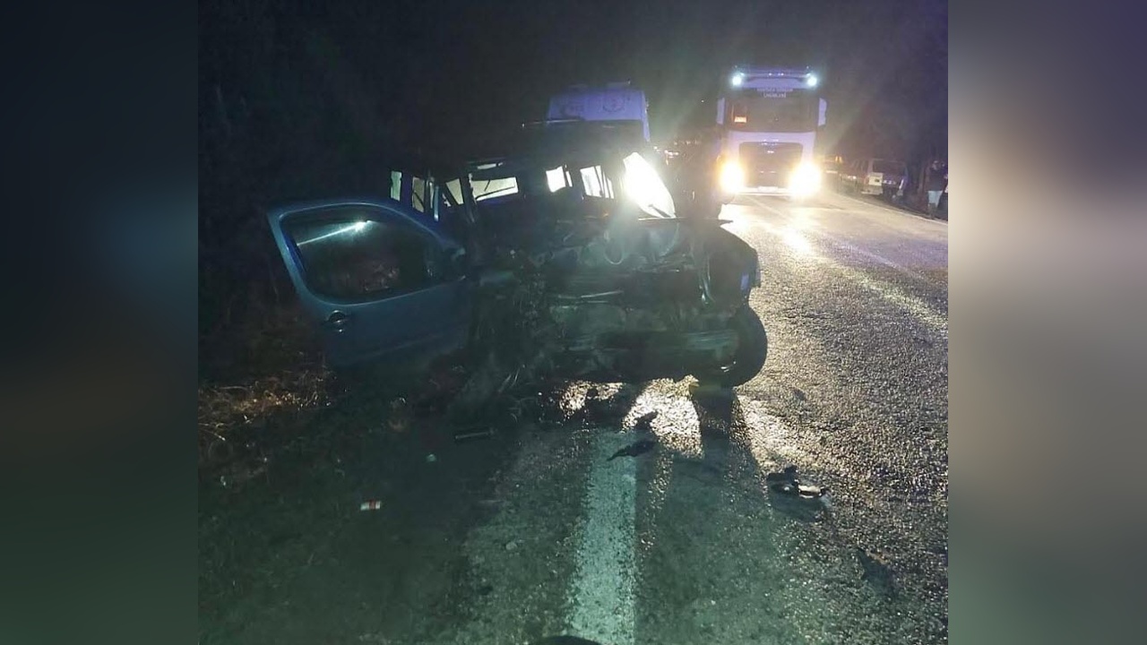 Çanakkale'de Feci Kaza: Bir Can Gitti, Üç Yaralı