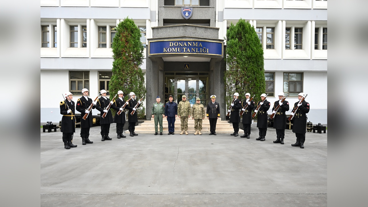 Orgeneral Gürak, TCG Oruçreis Fırkateyni'nde Kritik İncelemeler Gerçekleştirdi