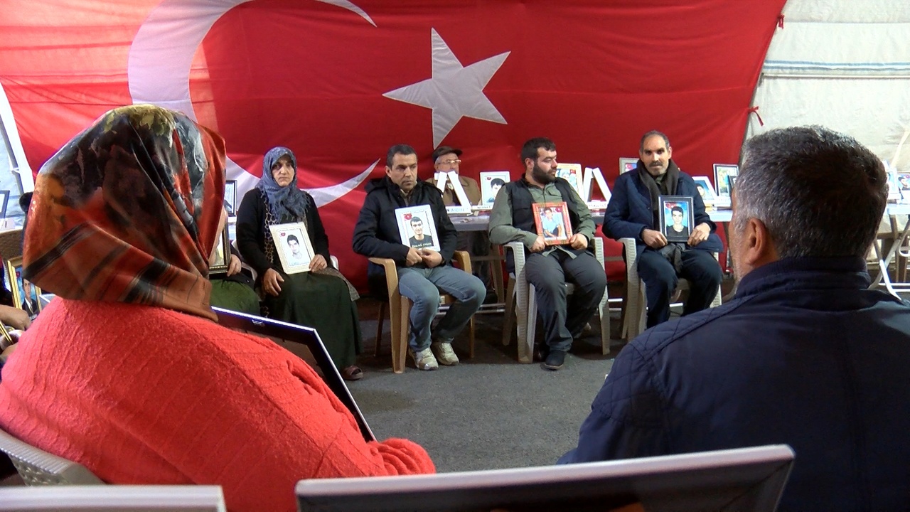 Diyarbakır'daki Aileler, Yeni Yılda Evlat Nöbetine Devam Ediyor