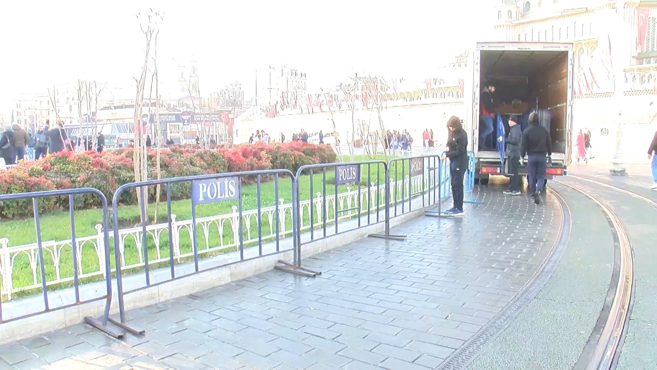 Taksim Meydanı'nda Yılbaşı Coşkusu Başladı