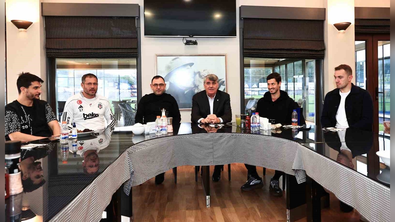 Başkan Serdal Adalı, Beşiktaş Futbol A Takımı ile bir araya geldi