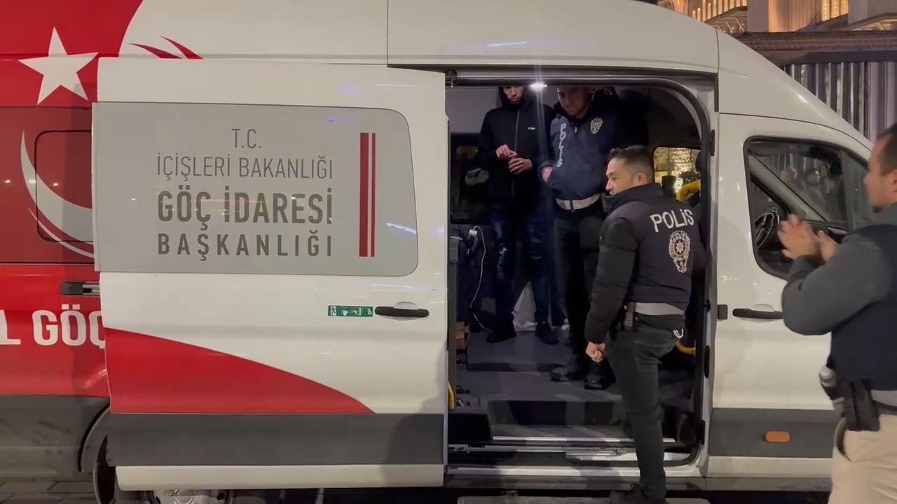 Taksim'de Kaçak Göçmen Denetimi Gerçekleştirildi