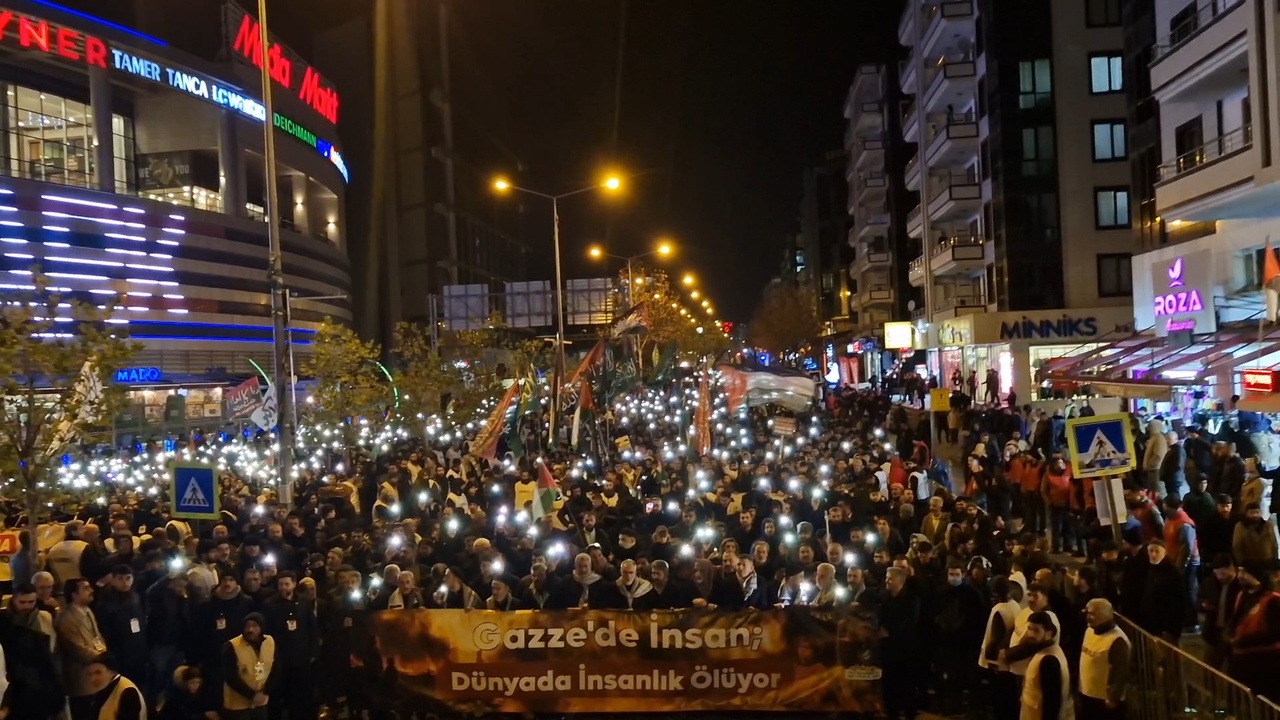 Diyarbakır’da Büyük Aksa Tufanı Yürüyüşü Gerçekleştirildi