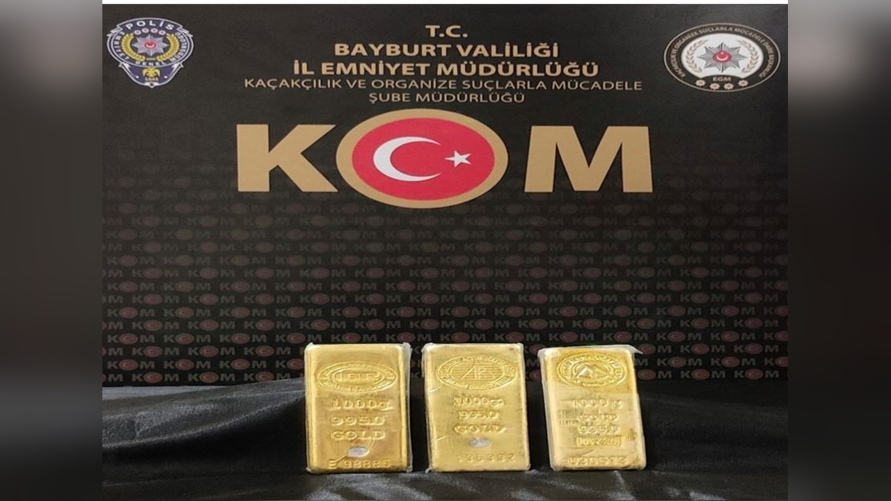 Otomobilin Bagajında 10 Milyon Lira Değerinde Kaçak Altın Bulundu