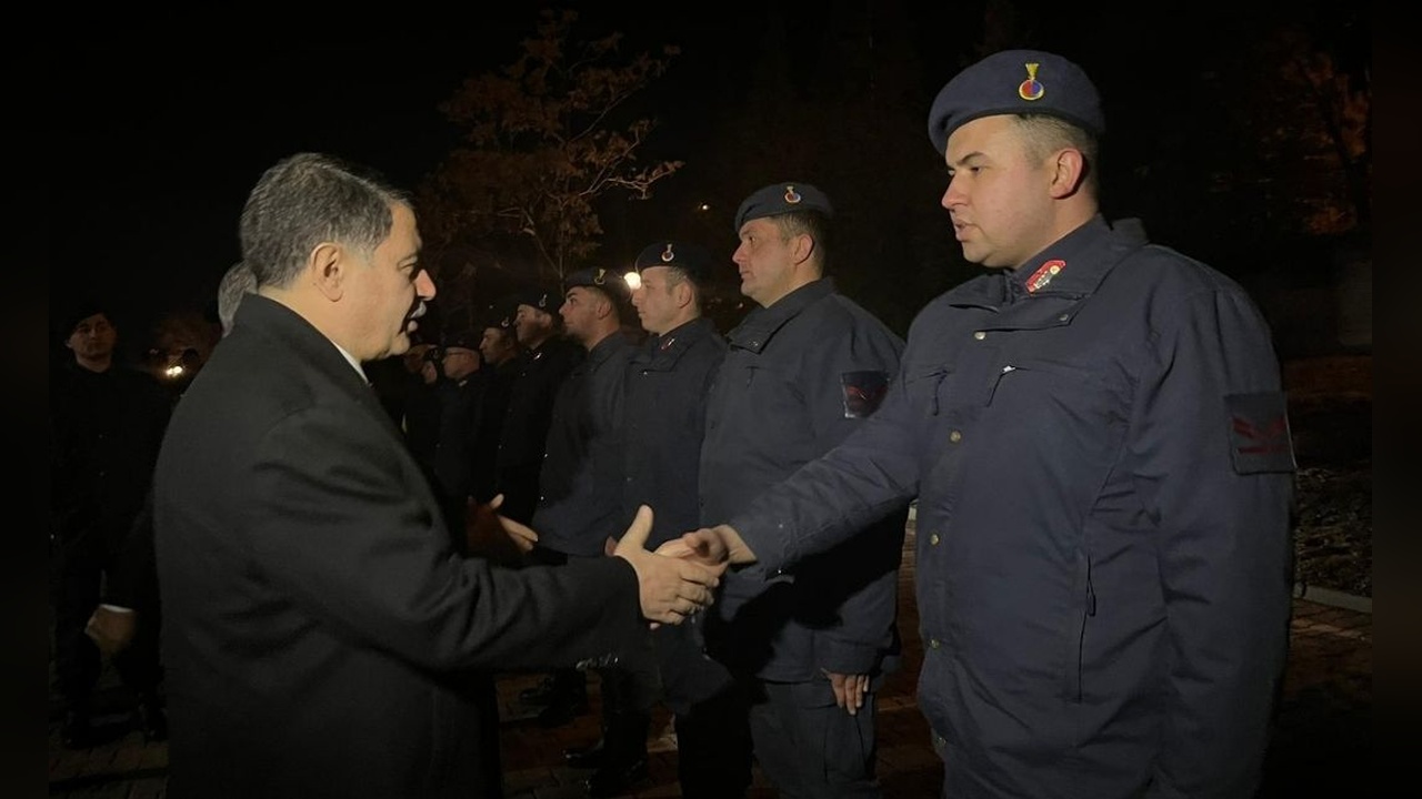 Vali Şahin, Yılbaşı Görevinde Olan Güvenlik Ekiplerini Ziyaret Etti