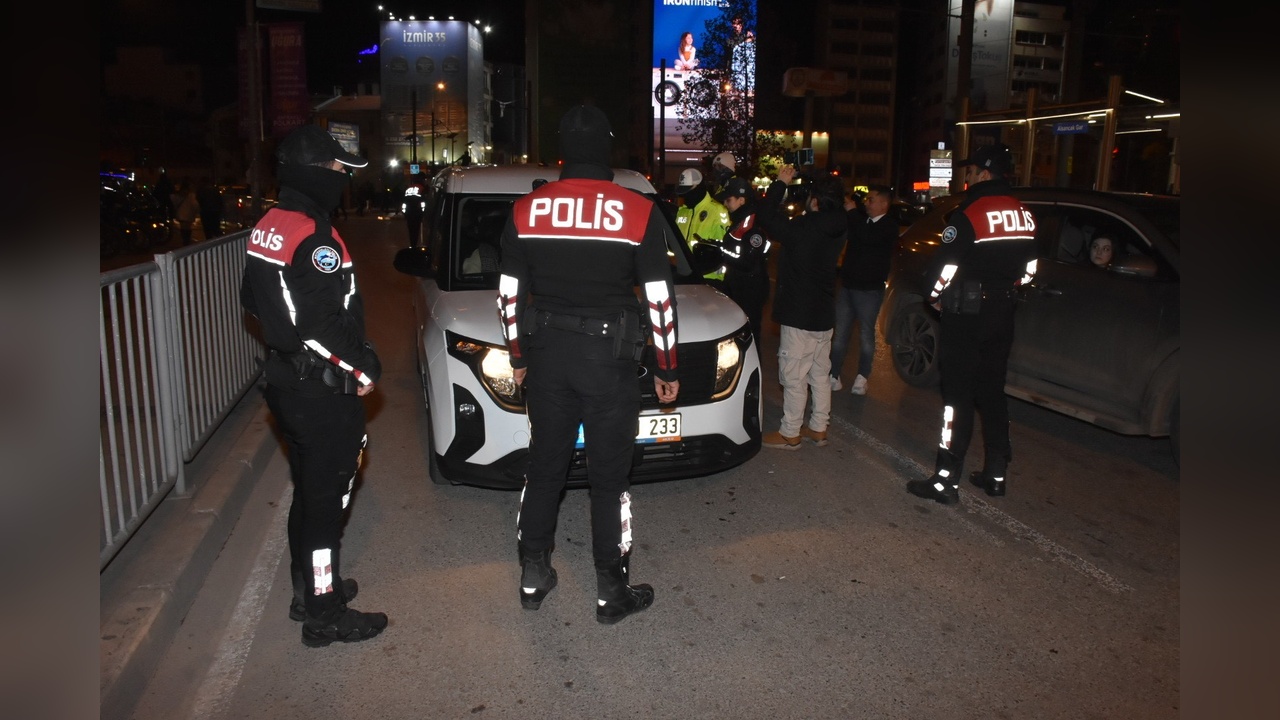 İzmir'de Yılbaşı İçin Güvenlik Denetimleri Artırıldı