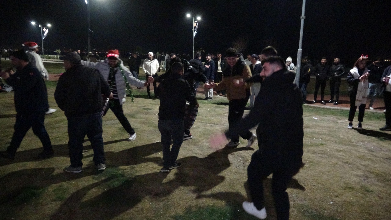 İzmir, Yeni Yılı Coşkuyla Kutladı
