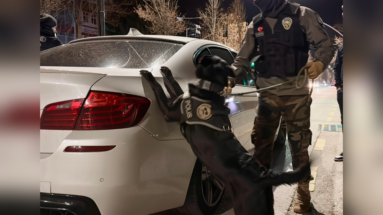 Yılbaşı Denetimlerinde Kaçak İçki ve Sentetik Hap Ele Geçirildi