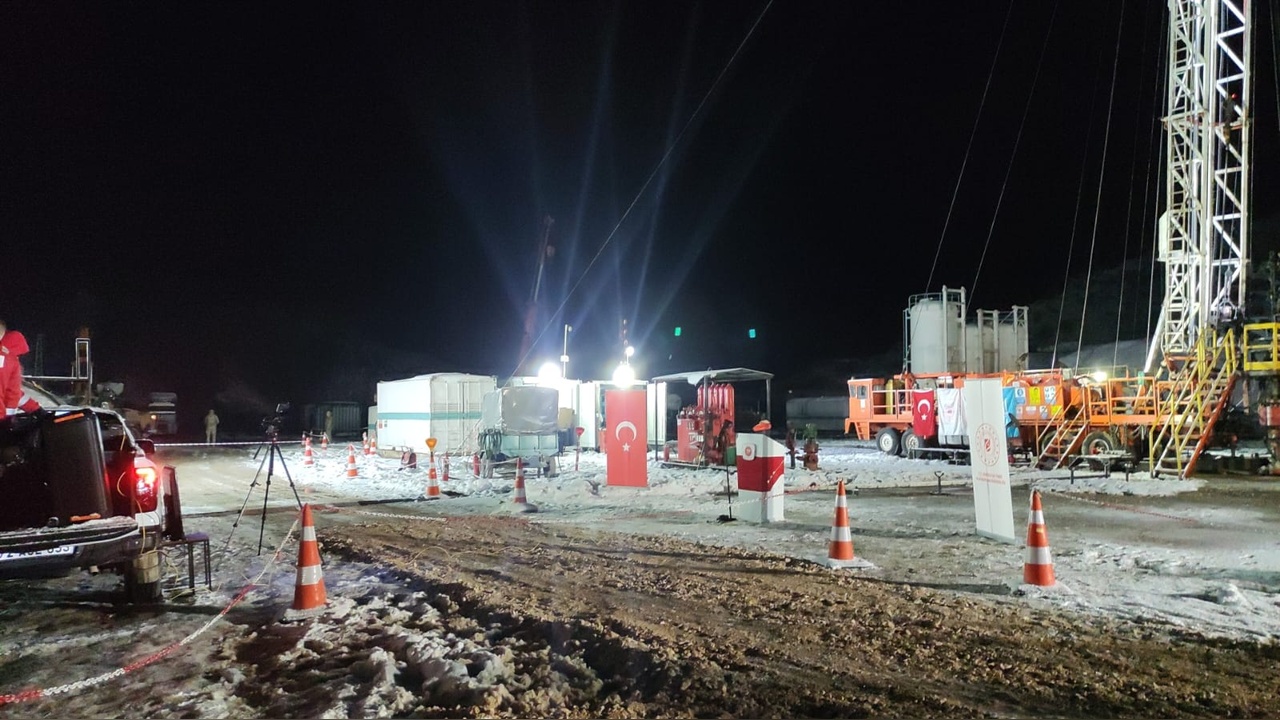Şırnak'ta Yeni Yılın İlk Petrol Sondaj Kuyusu Faaliyete Geçti