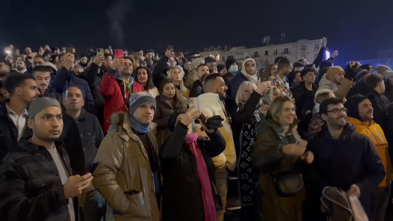 Taksim Meydanı'nda Yeni Yıl Coşkusu Başladı