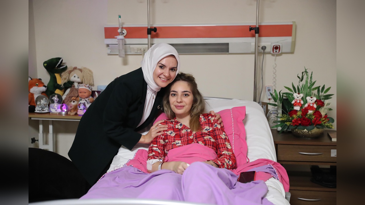 Bakan Göktaş, Trafik Kazasında Yaralanan AK Parti'li Gök'ü Ziyaret Etti