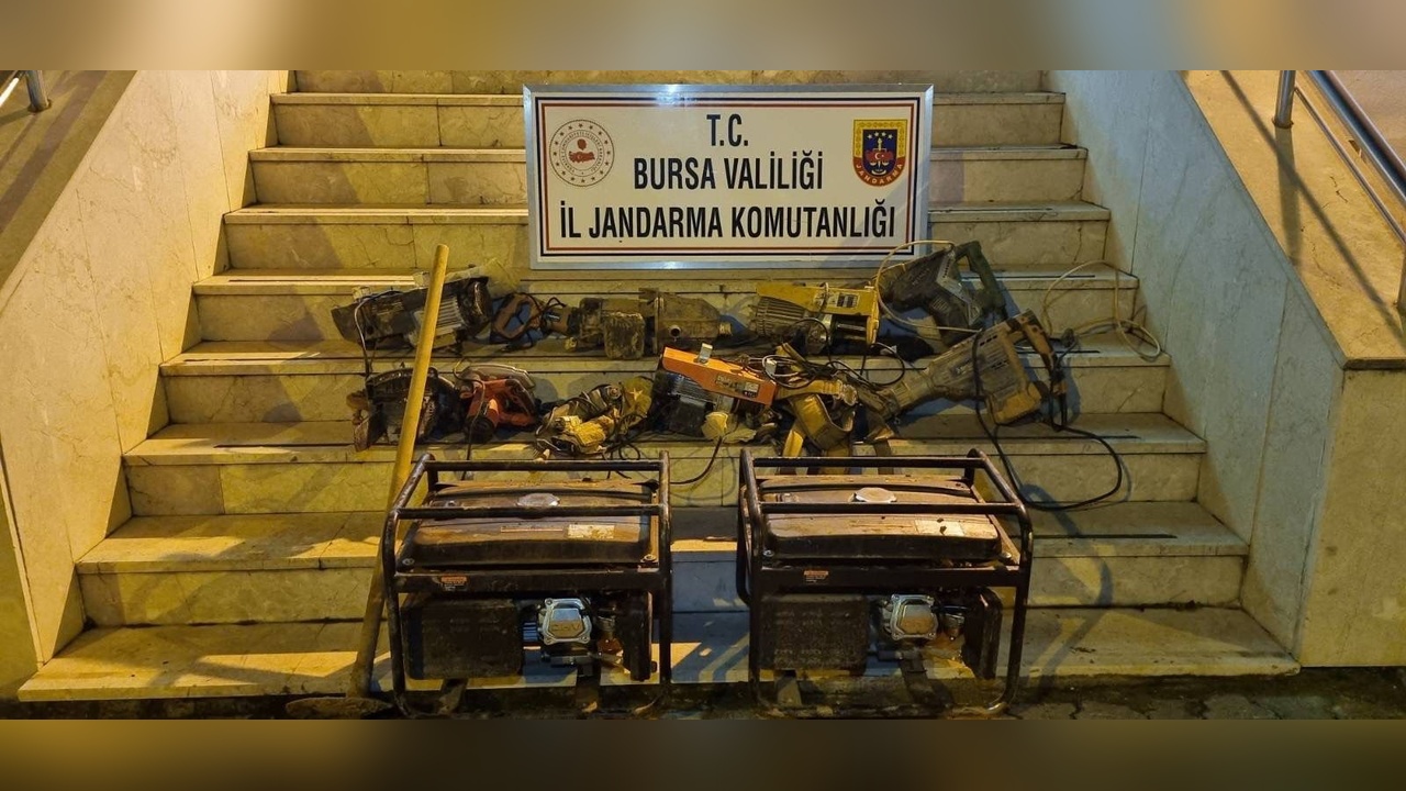 Zeytinlikte Kaçak Kazı Yapan 7 Kişi Gözaltına Alındı