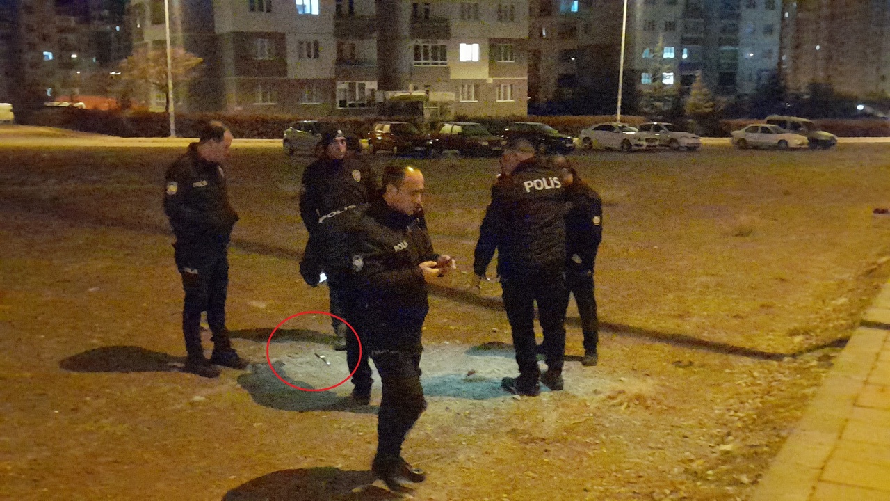 Bıçaklı Kavga Otobüs Durağında Yaralanmalara Neden Oldu
