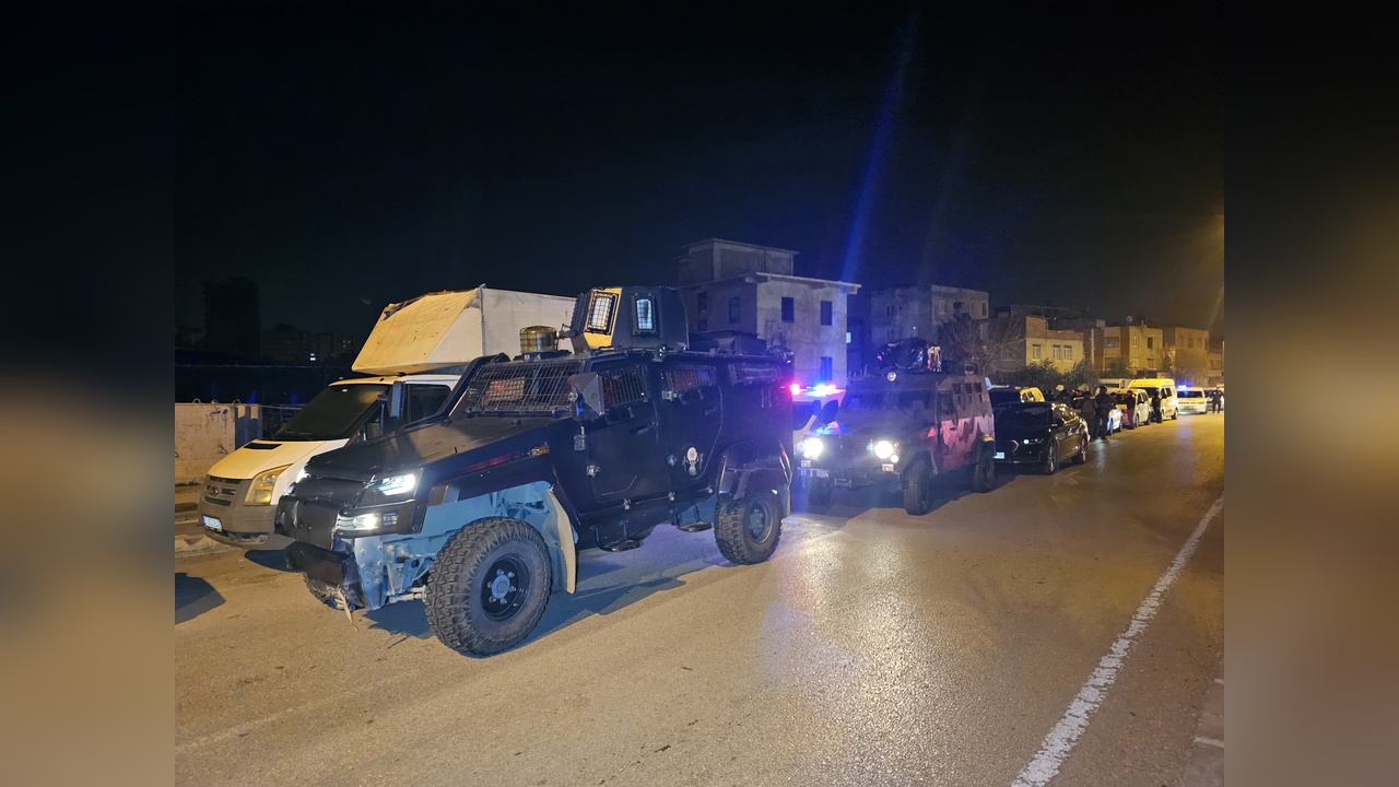 Molotof Kokteyli Atan Şüpheli Vurularak Durduruldu
