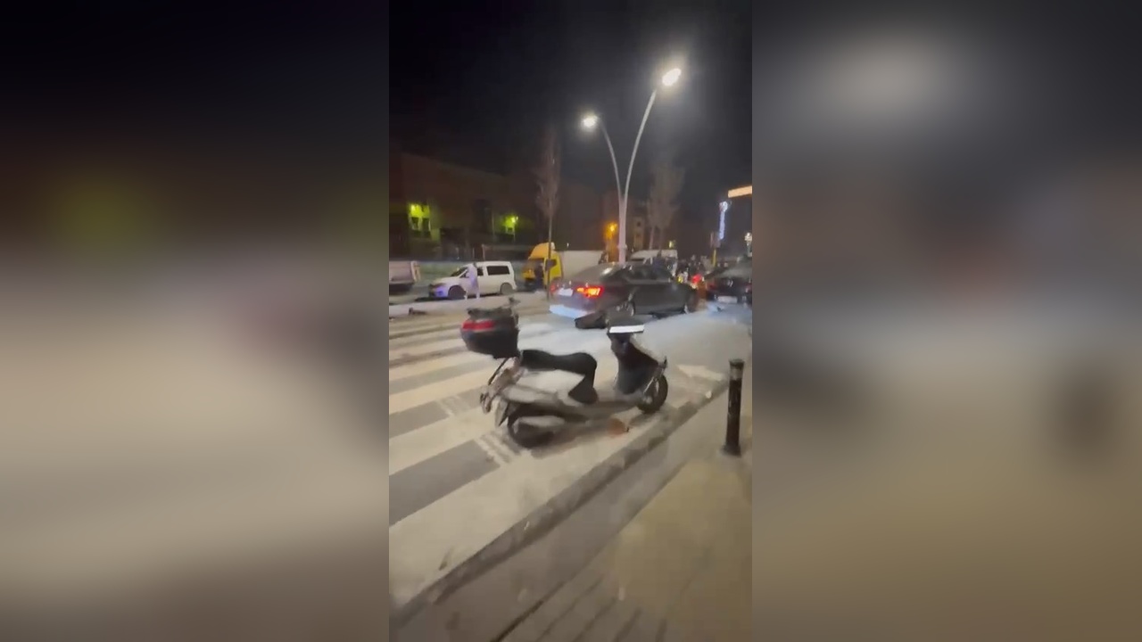Zeytinburnu'nda Polisten Kaçan Sürücü, Dört Araca Çarptı