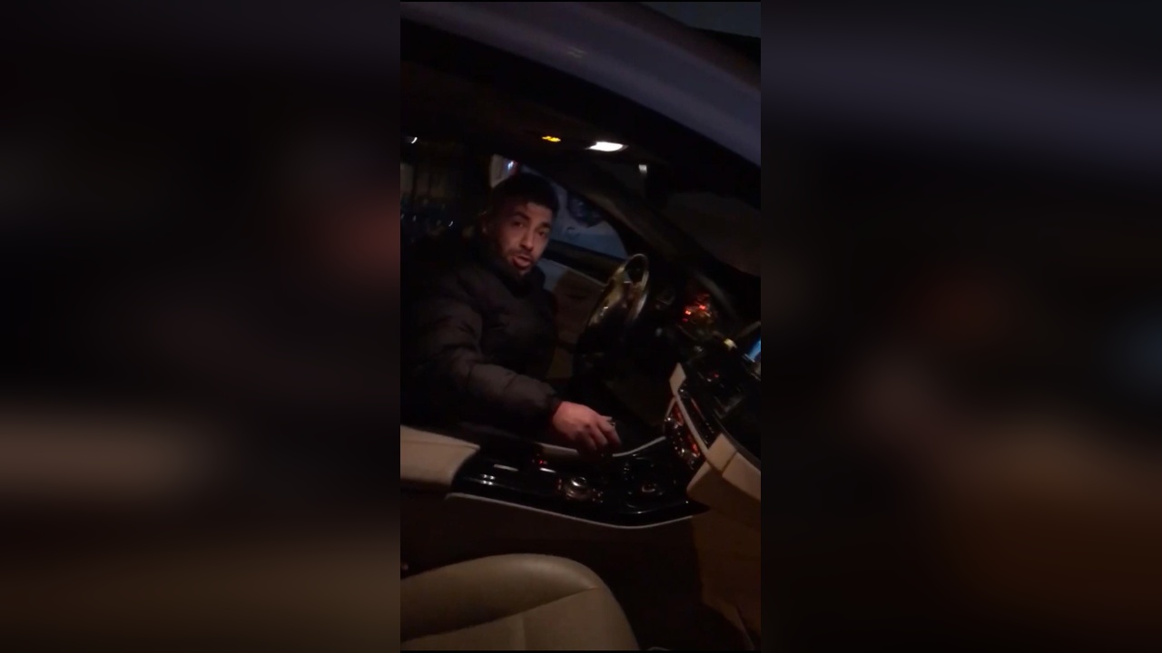 Ataşehir'de Motokuryenin Kaçmaya Çalışan Sürücüyle Mücadelesi Kameralara Yansıdı