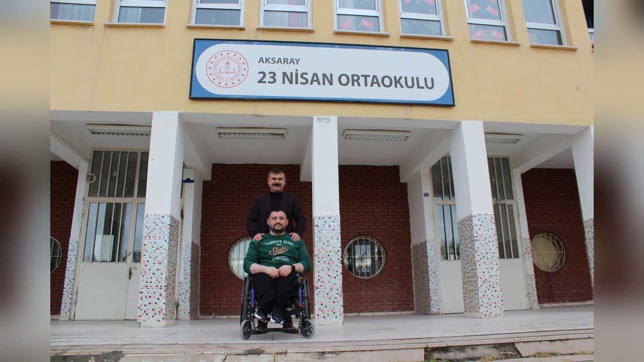 Cam Kemik Hastası Memur, Okulunda Engelleri Aşarak Başarıya Ulaştı