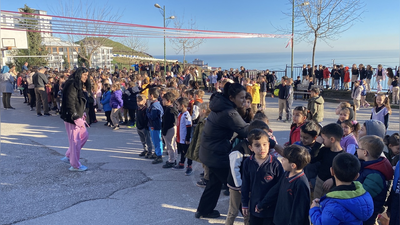 İlkokulda Elektrik Panosu Yangını Öğrencileri Tahliye Ettirdi