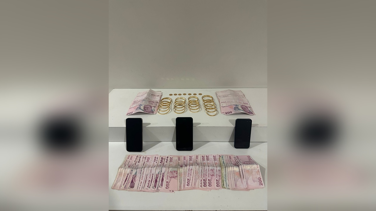Dolandırıcılar, Anneyi Oğlunun İsmine Kandırarak Büyük Miktarda Para Aldı