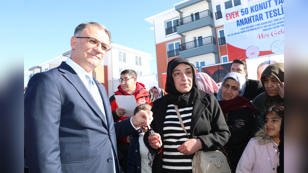 Van'da İhtiyaç Sahibi Kadınlar Yeni Konutlarına Yerleşti