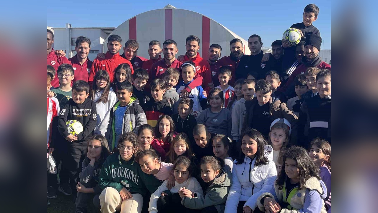 Boluspor'dan Öğrencilere İmzalı Forma Hediyesi