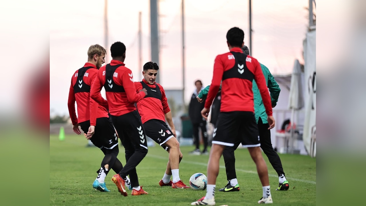 Sivasspor, Günü Çift Antrenmanla Geçirdi