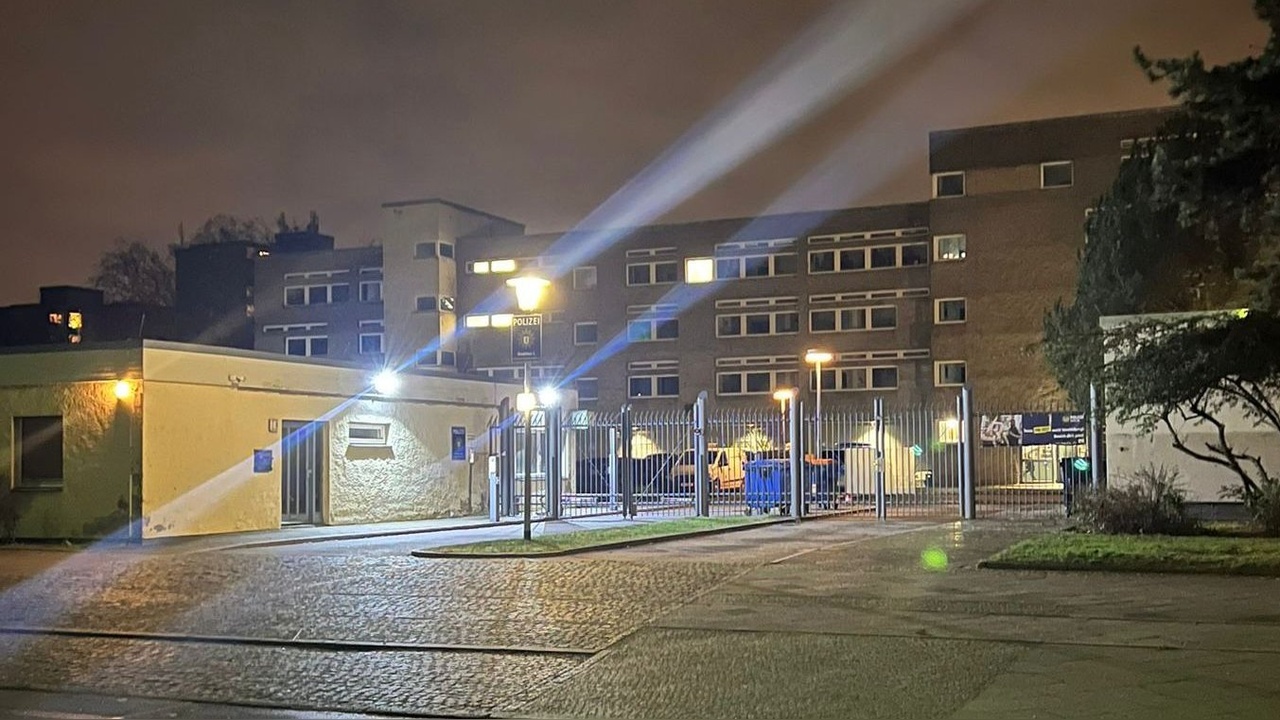Almanya'da Polis Merkezi Yakınında Patlama: İki Polis Yaralı