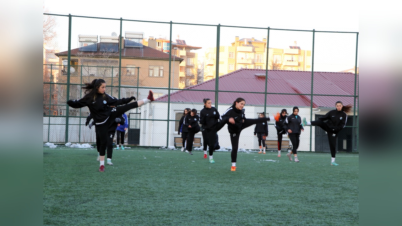 Vangücü Kadın Futbol Takımı, Grubunda Namağlup Liderliğini Sürdürüyor