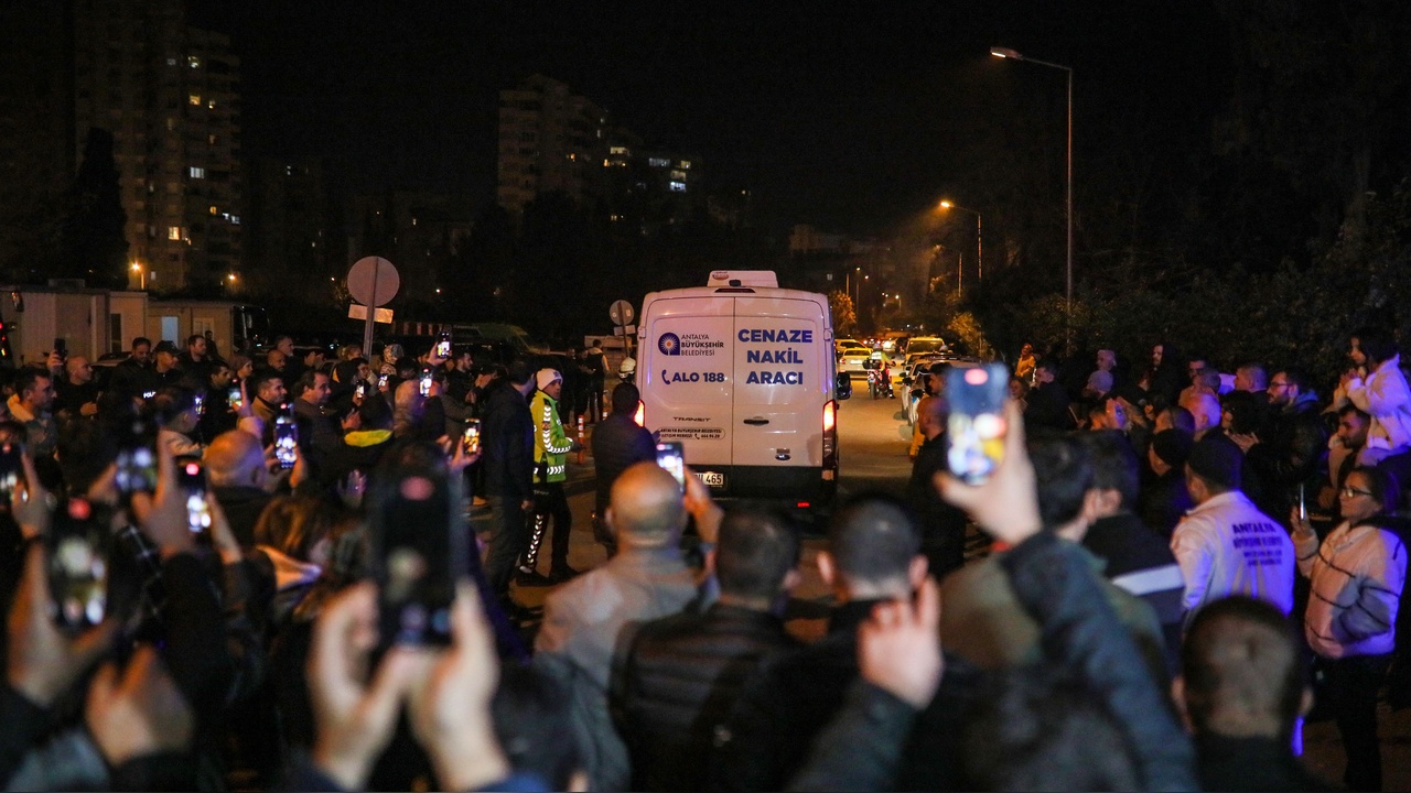 Ferdi Tayfur'un Cenazesi İstanbul'a Uğurlandı