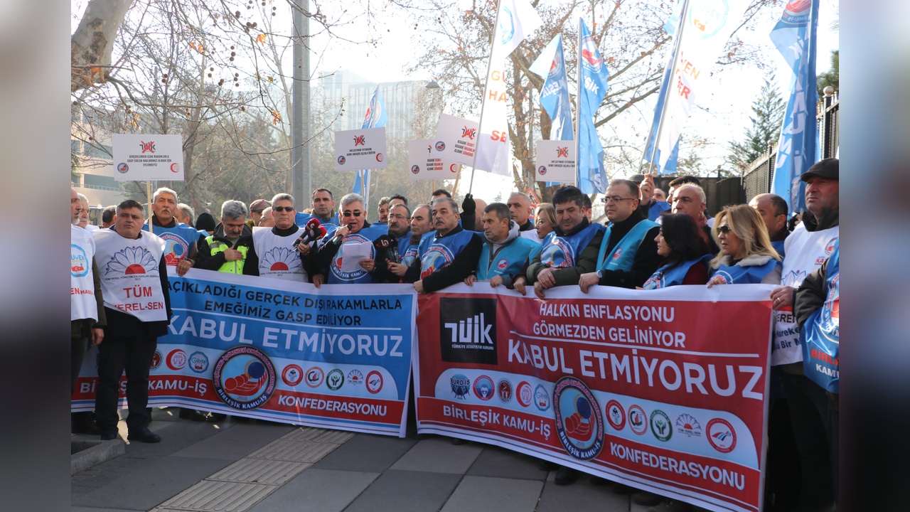 Birleşik Kamu-İş, TÜİK Önünde Enflasyon İle İlgili Açıklamalarda Bulundu