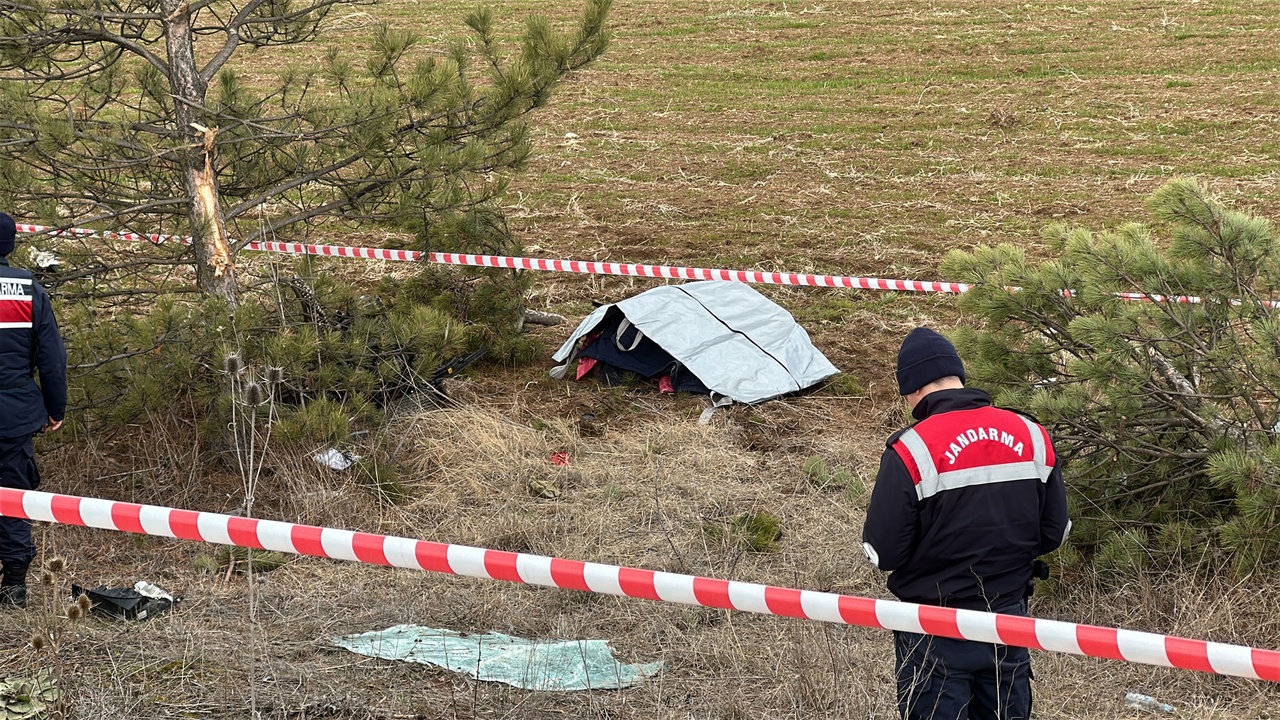 Otomobil Kazasında Yolcu Hayatını Kaybetti, Sürücü Yaralandı