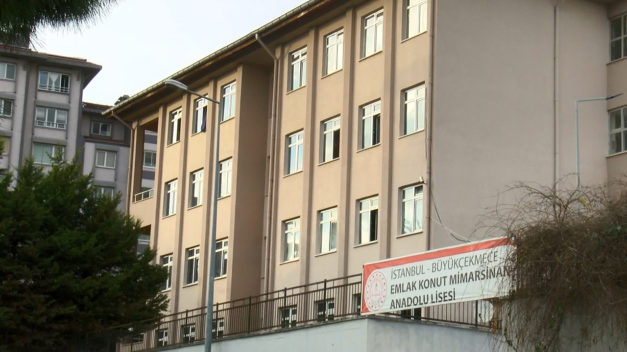 Büyükçekmece'de Korkutan Koku İki Okulu Boşalttı